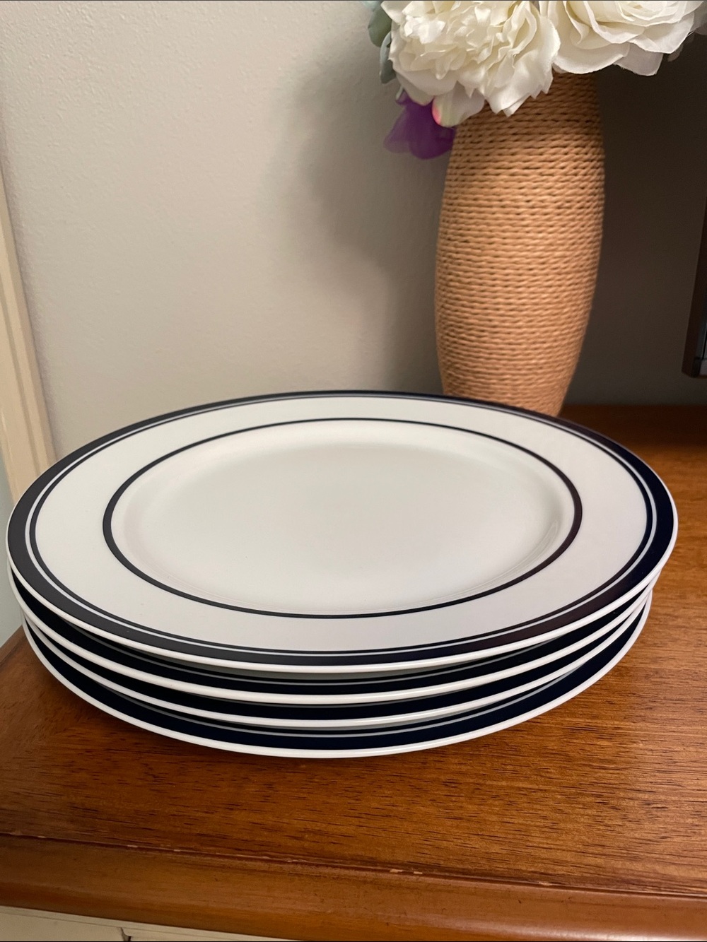 Eddie Bauer Set of 4 Dinner Plates with Navy Blue Bands Rimmed MAITRE D Plates